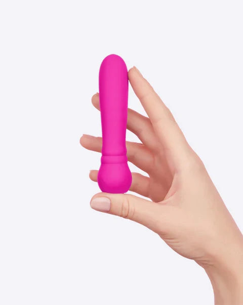 FemmeFunn Ultra Bullet pink in hand