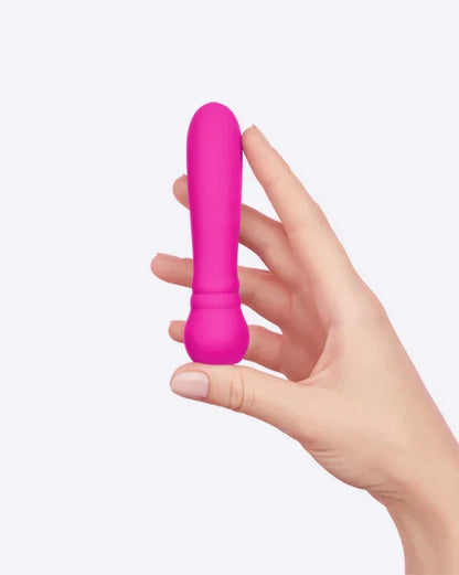 FemmeFunn Ultra Bullet pink in hand